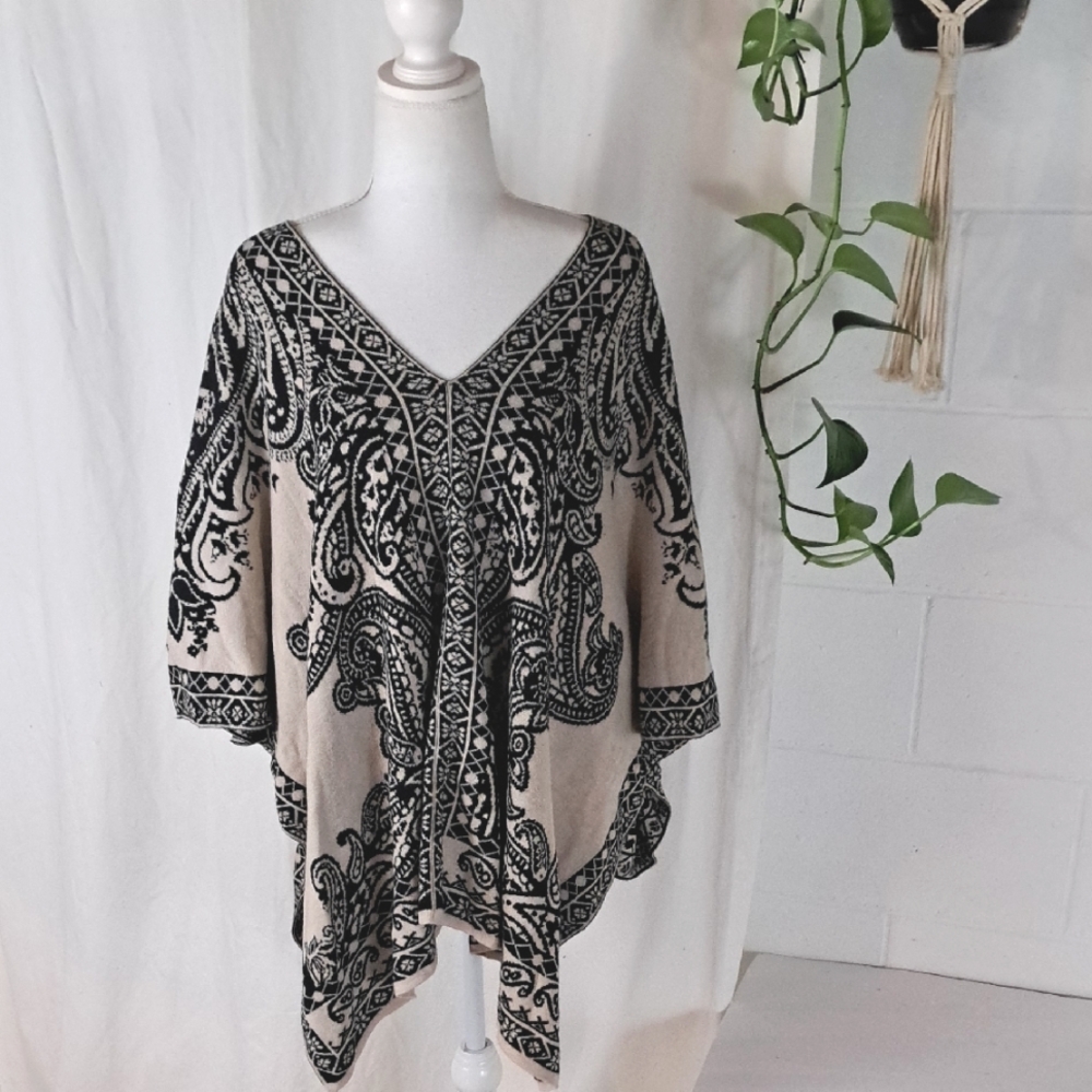 Flying Tomato Sweater Poncho Coverup Black And Tan SzM/L